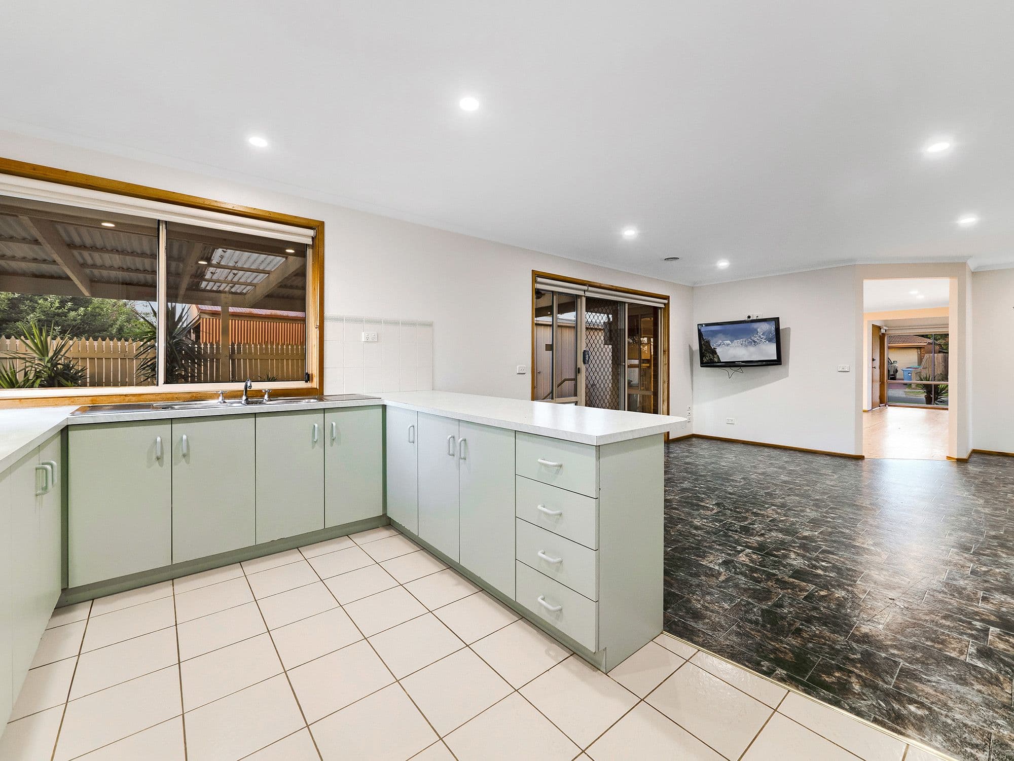 9 Ballanee Grove, Cranbourne North VIC 3977, Cranbourne North - Thumbnail 8