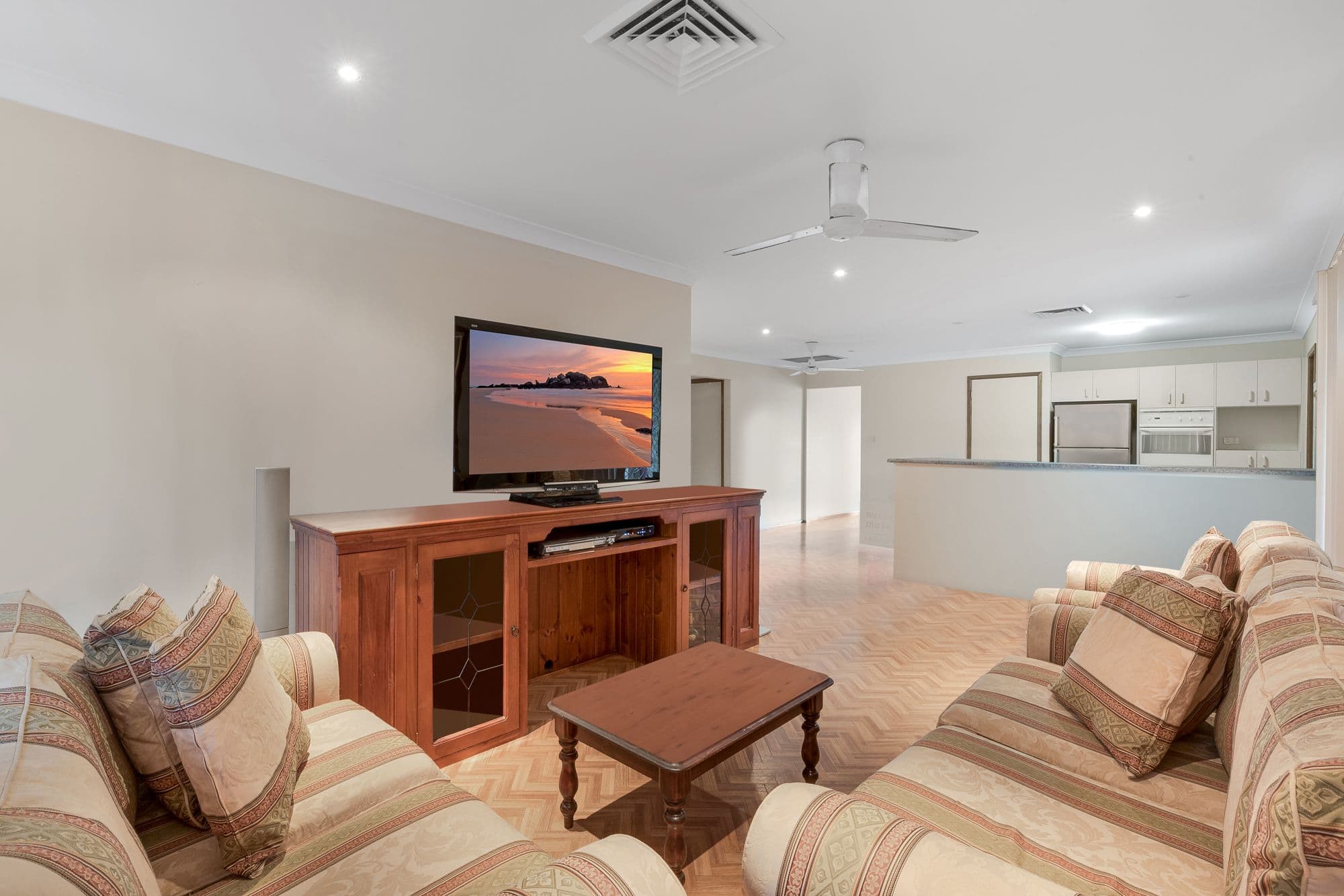 17 Kiber Drive, Glenmore Park - Thumbnail 4
