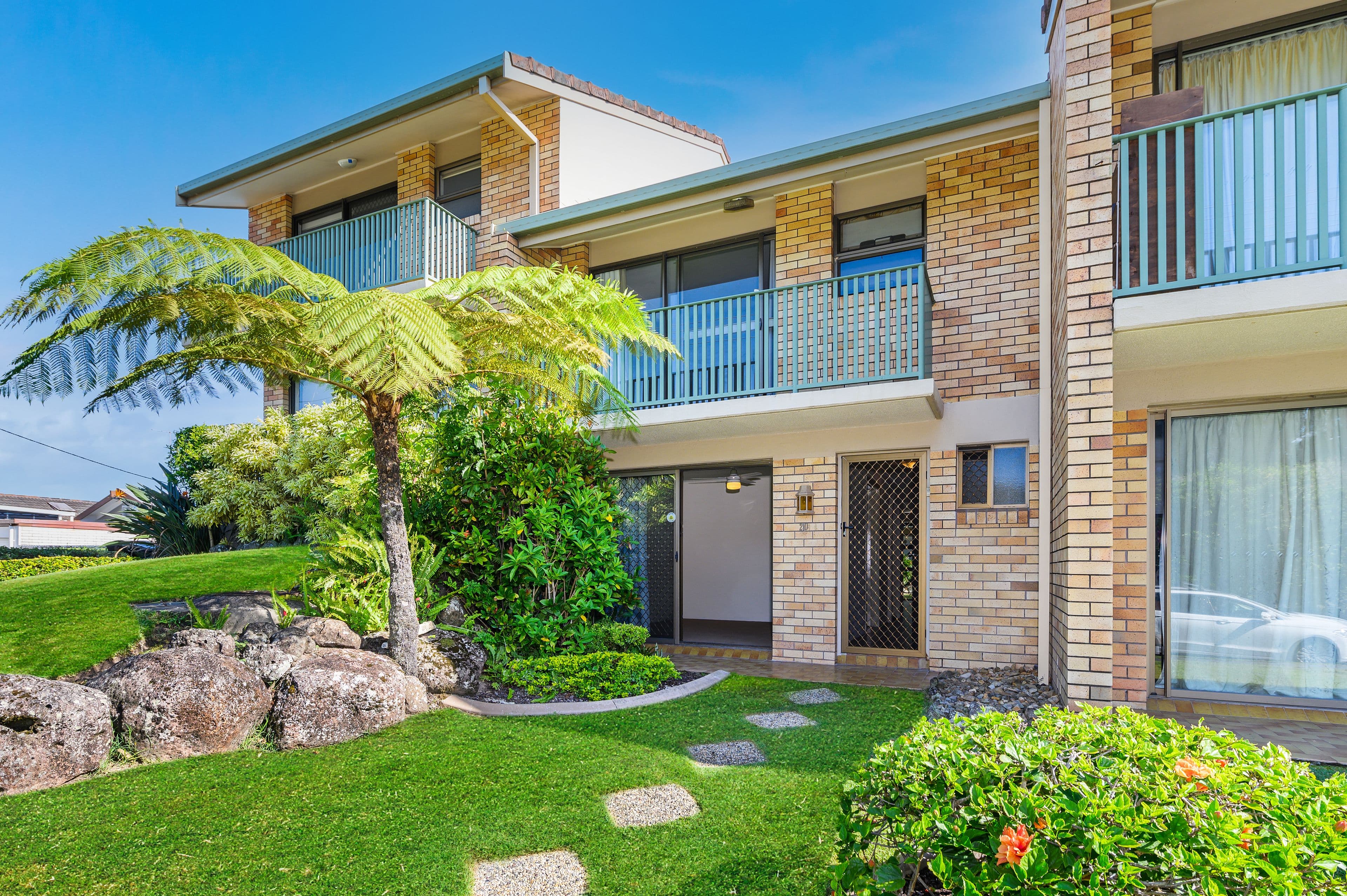 33-39 Hooker Blvd â€˜Sunshine Villasâ€™, Broadbeach Waters QLD 4218, Broadbeach Waters - Thumbnail 2