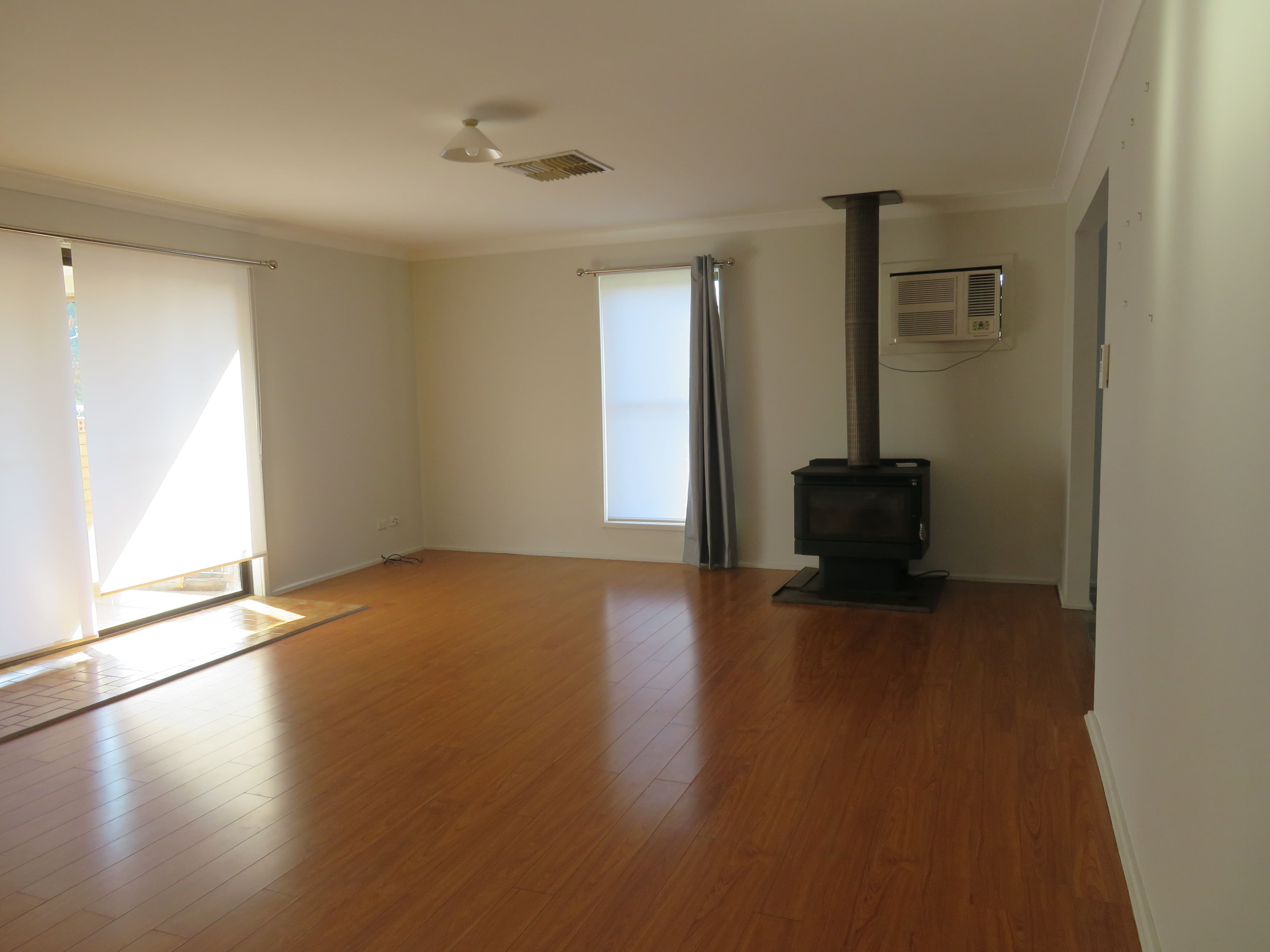 130 West Street, Gundagai - Thumbnail 3