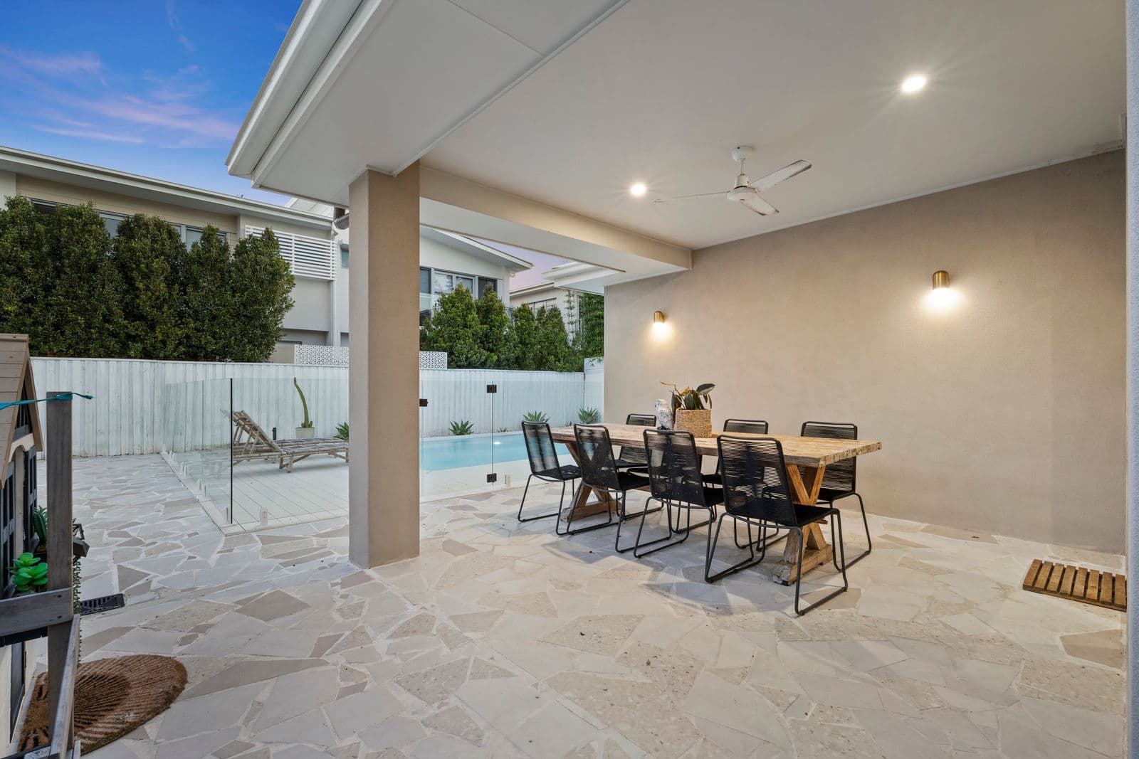10 Waters Close, Hope Island QLD 4212, Hope Island - Thumbnail 2