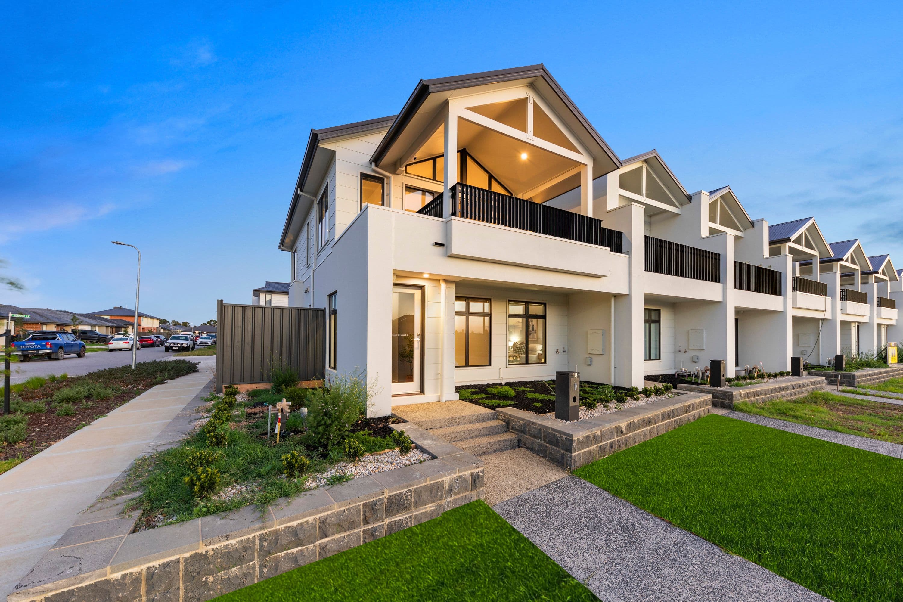 18 Orana Boulevard, Clyde North VIC 3978, Clyde North - Thumbnail 2