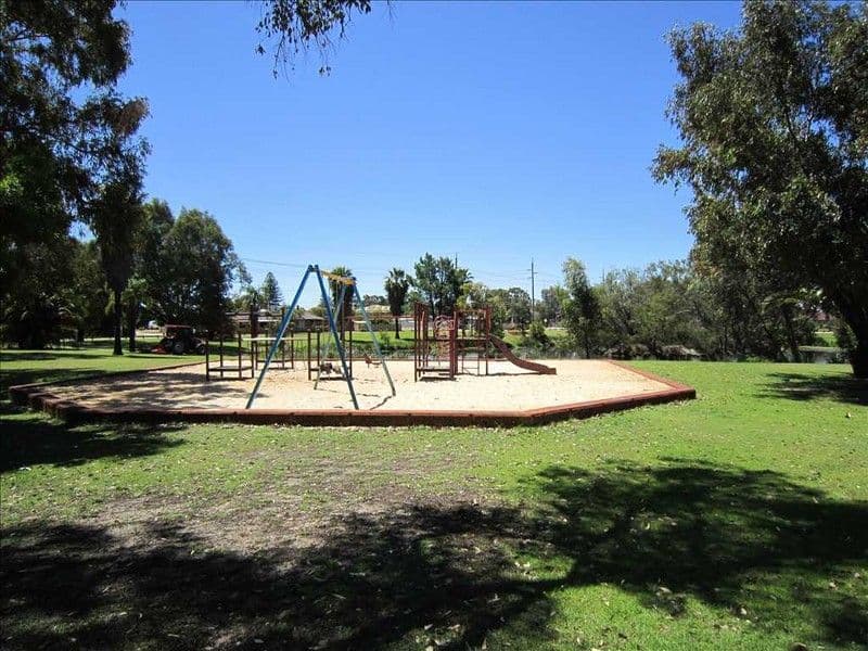 17 Bayswater Street, BEDFORD WA 6052, Bedford - Thumbnail 4