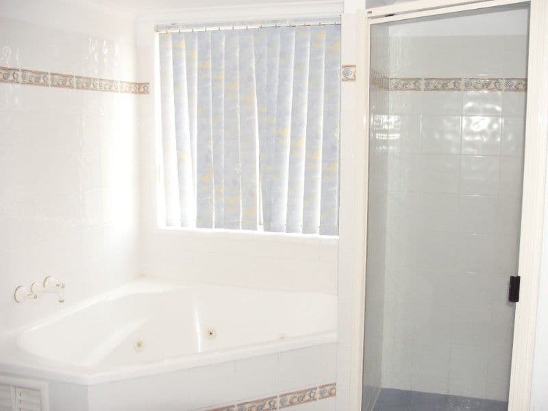 33 Mark Acton Close, ROCKYVIEW QLD 4701, Rockyview - Thumbnail 6