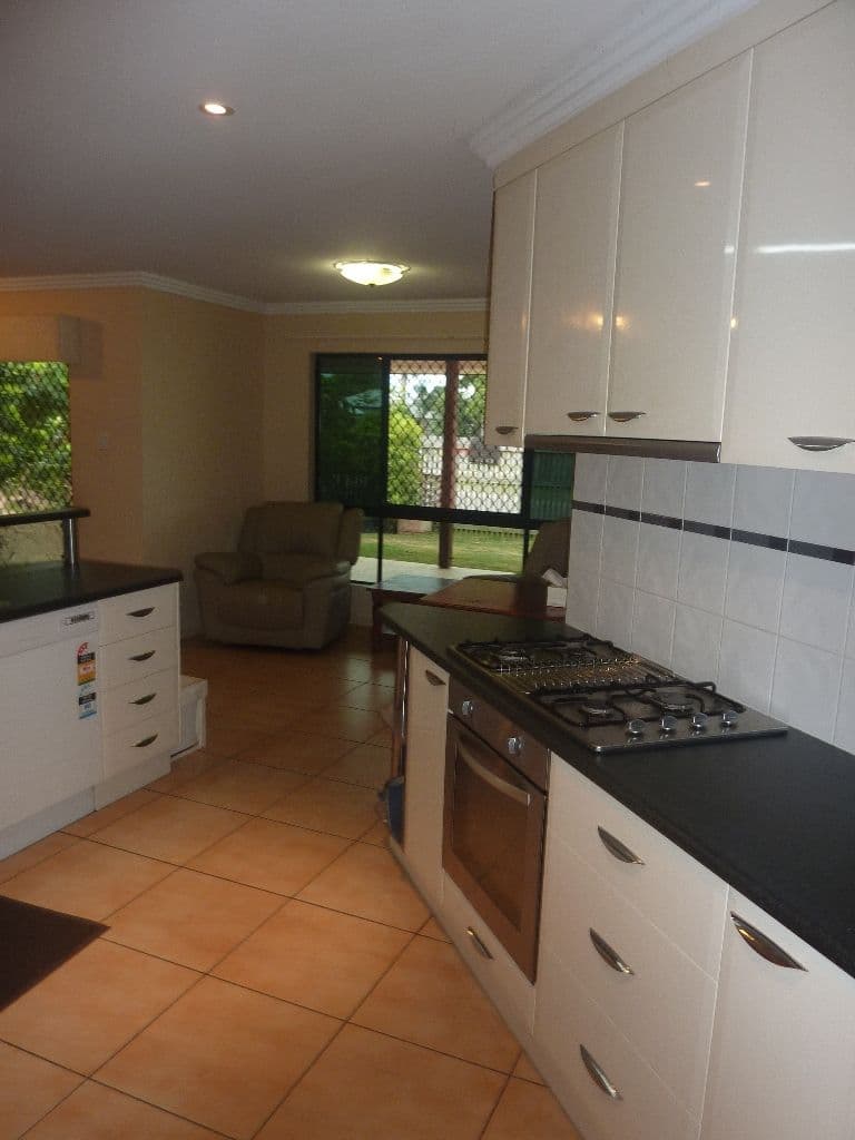 10 Garraway Street, WEST MACKAY QLD 4740, West Mackay - Thumbnail 3