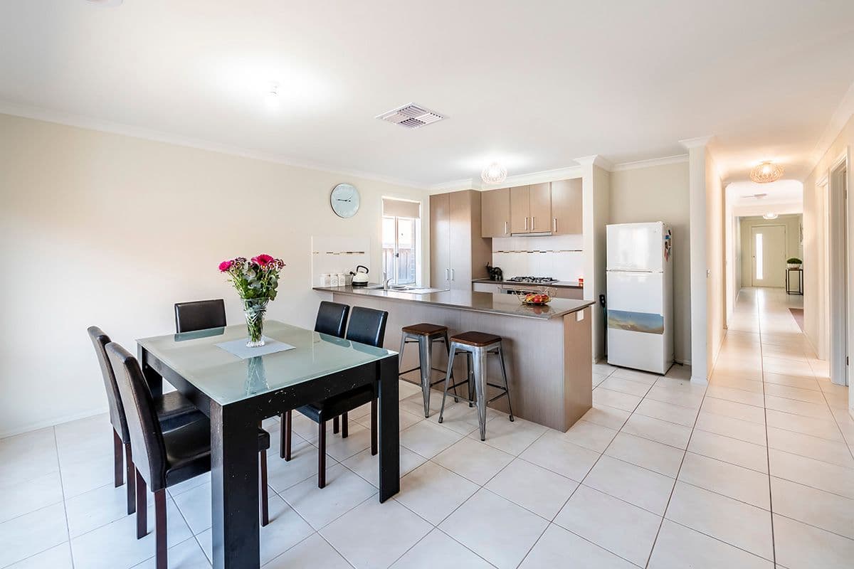19 Red Poll Road, Cranbourne West VIC 3977, Cranbourne West - Thumbnail 4