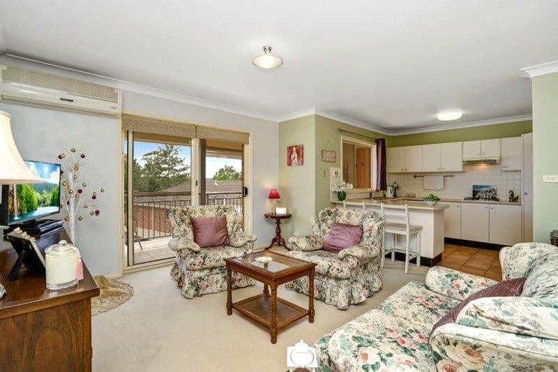 13 Brighton Avenue, Toronto - Thumbnail 2