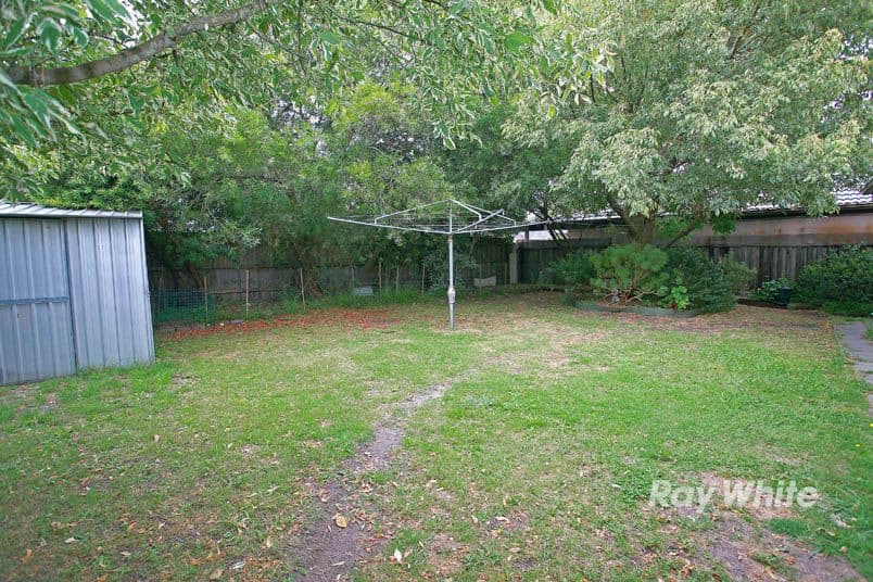 18 Blaxland Avenue, CRANBOURNE NORTH VIC 3977, Cranbourne North - Thumbnail 2