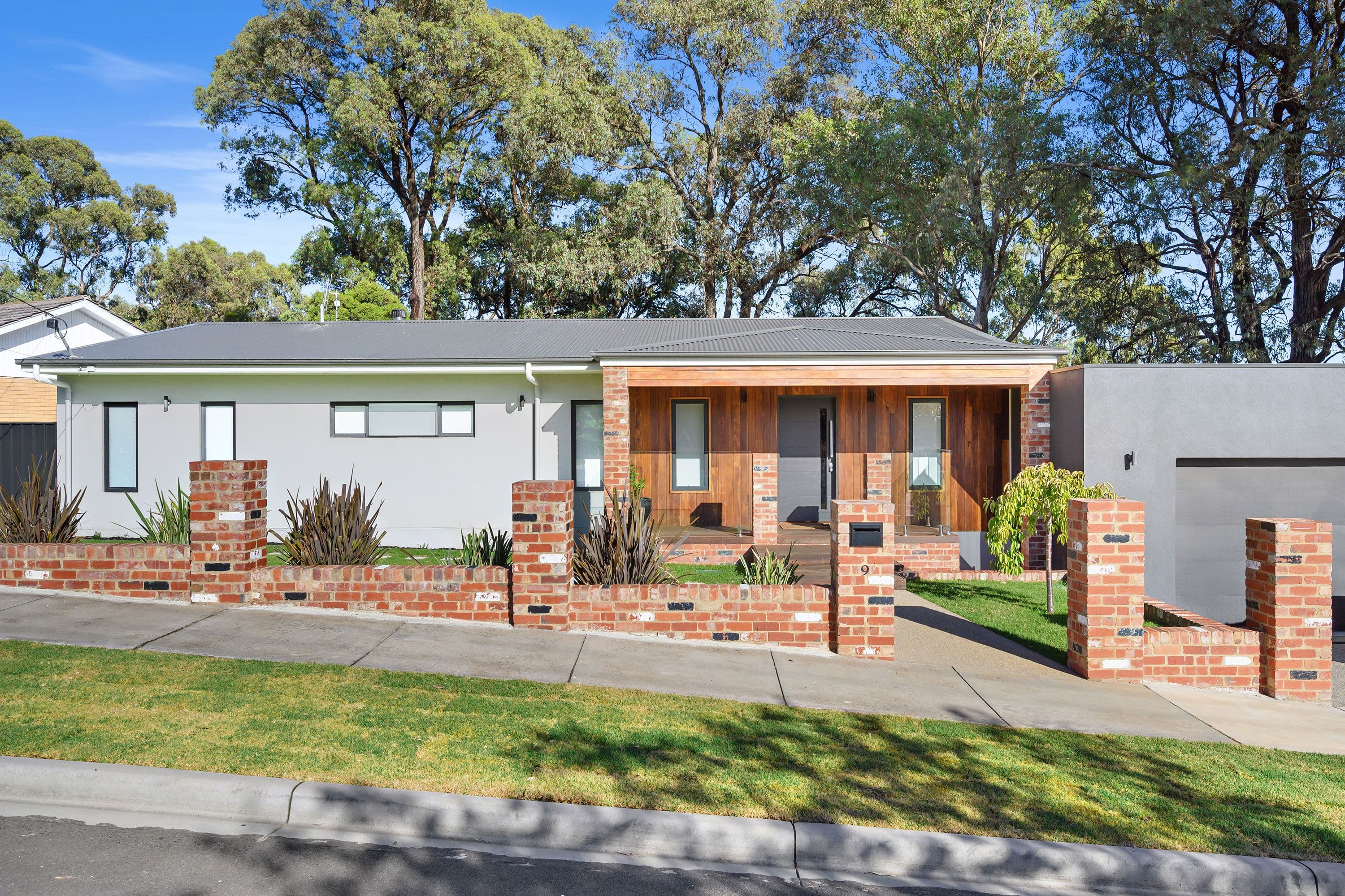 9 Leigh Avenue, Kennington VIC 3550, Kennington - Thumbnail 2