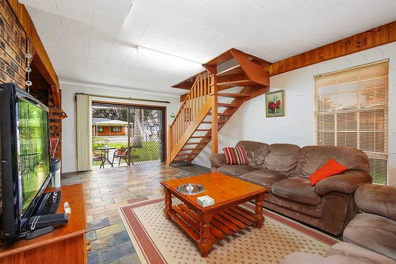 6 Blenheim Avenue, BERKELEY VALE NSW 2261, Berkeley Vale - Thumbnail 2