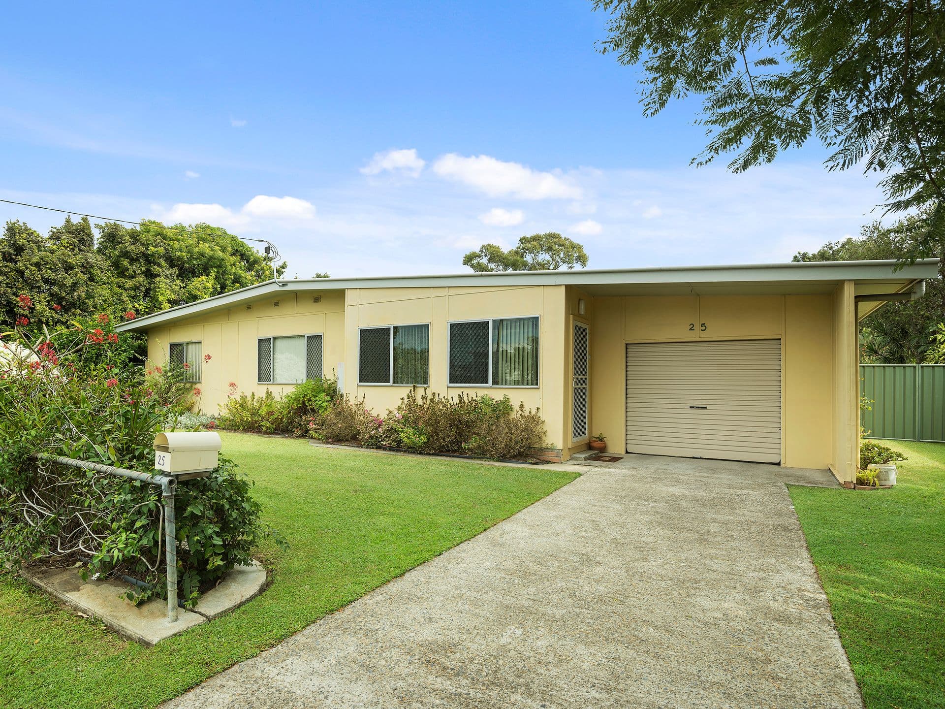 25 Currumbin Creek Road, Currumbin Waters QLD 4223, Currumbin Waters - Thumbnail 2