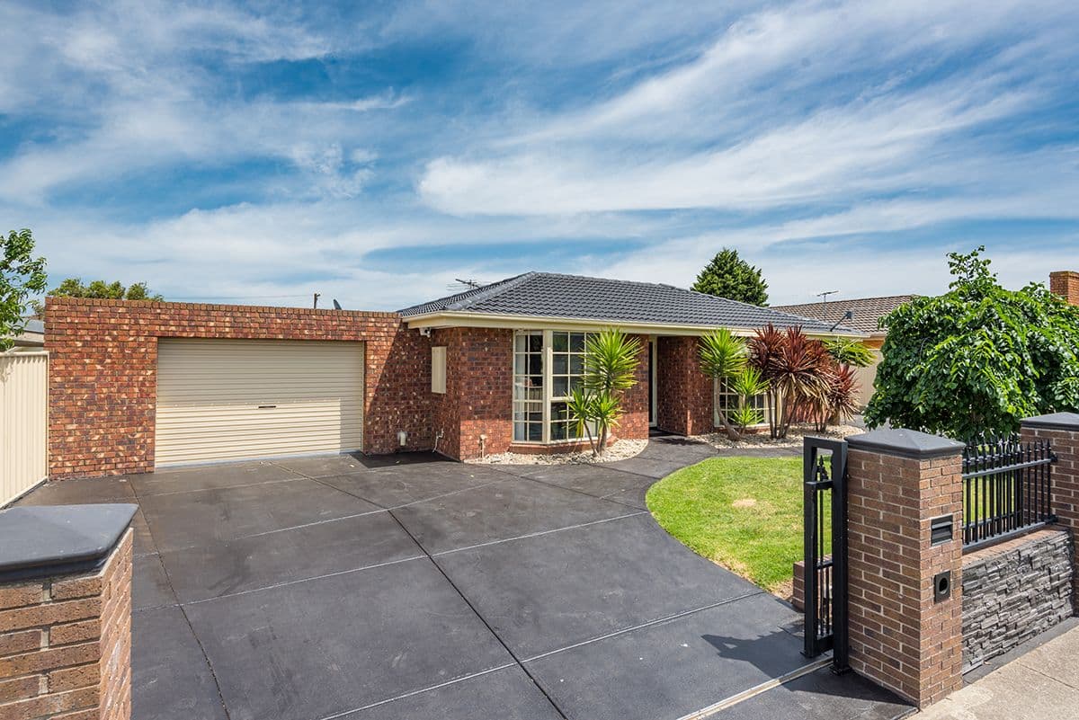 19 Cimberwood Drive, Craigieburn VIC 3064, Craigieburn - Image 1