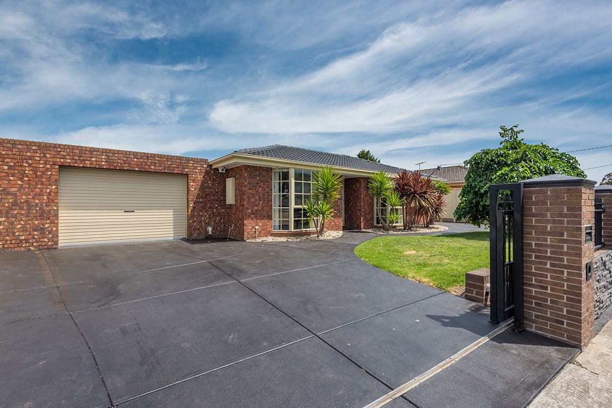 19 Cimberwood Drive, Craigieburn VIC 3064, Craigieburn - Thumbnail 2
