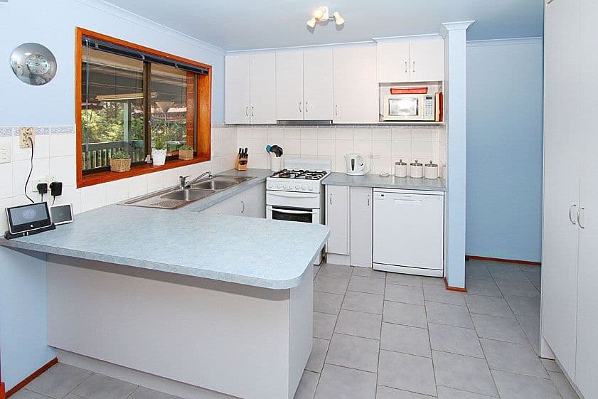 17 Ashleigh Crescent, MEADOW HEIGHTS VIC 3048, Meadow Heights - Thumbnail 3