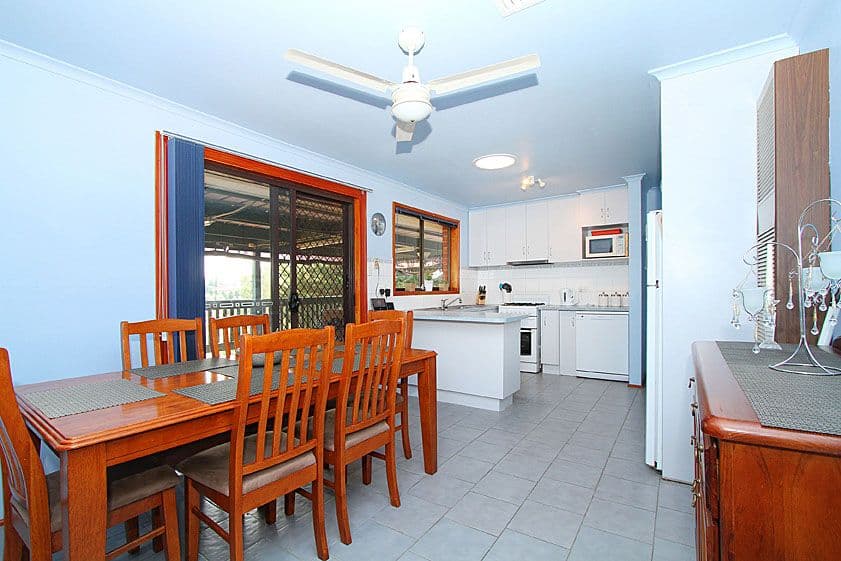 17 Ashleigh Crescent, MEADOW HEIGHTS VIC 3048, Meadow Heights - Thumbnail 4