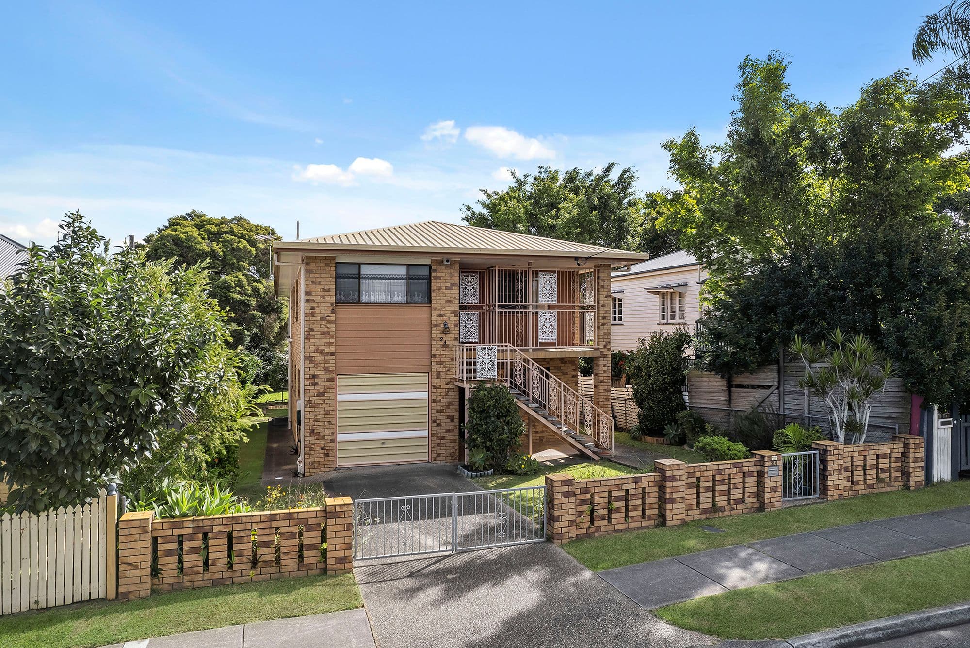 24 Crawford Avenue, Stafford QLD 4053, Stafford - Thumbnail 2