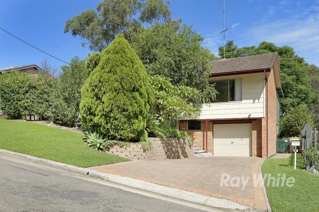 8 Lake Macquarie Close, Fennell Bay - Image 1