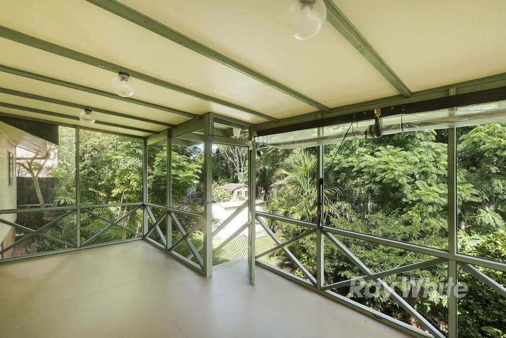 8 Lake Macquarie Close, Fennell Bay - Thumbnail 2