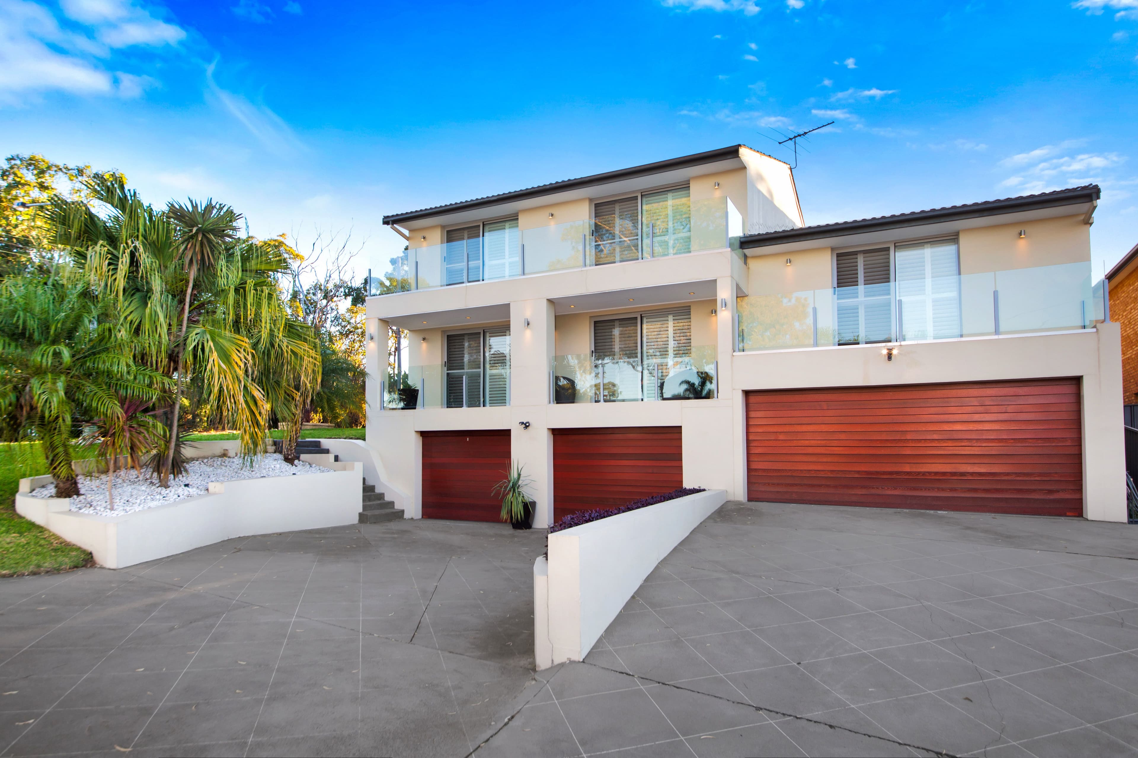 8 Sproule Road, Illawong - Thumbnail 3