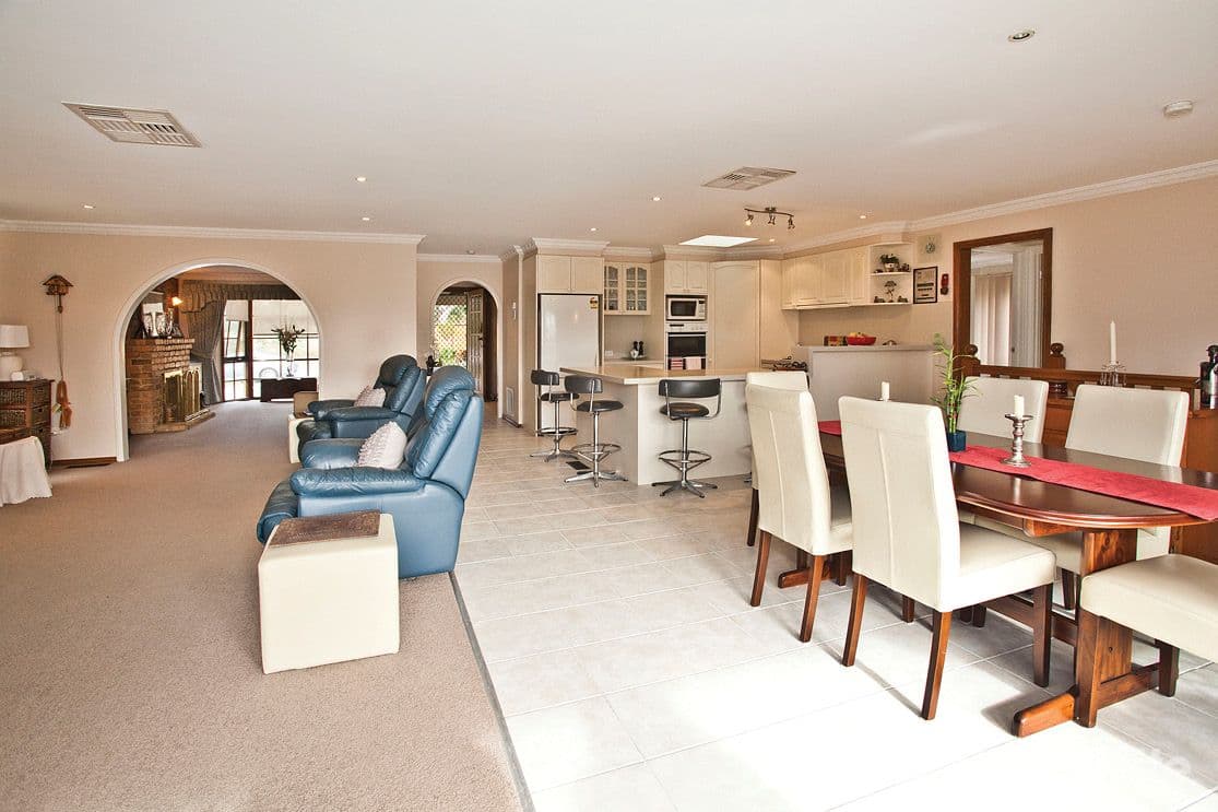 933 Ferntree Gully Road, WHEELERS HILL VIC 3150, Wheelers Hill - Thumbnail 3