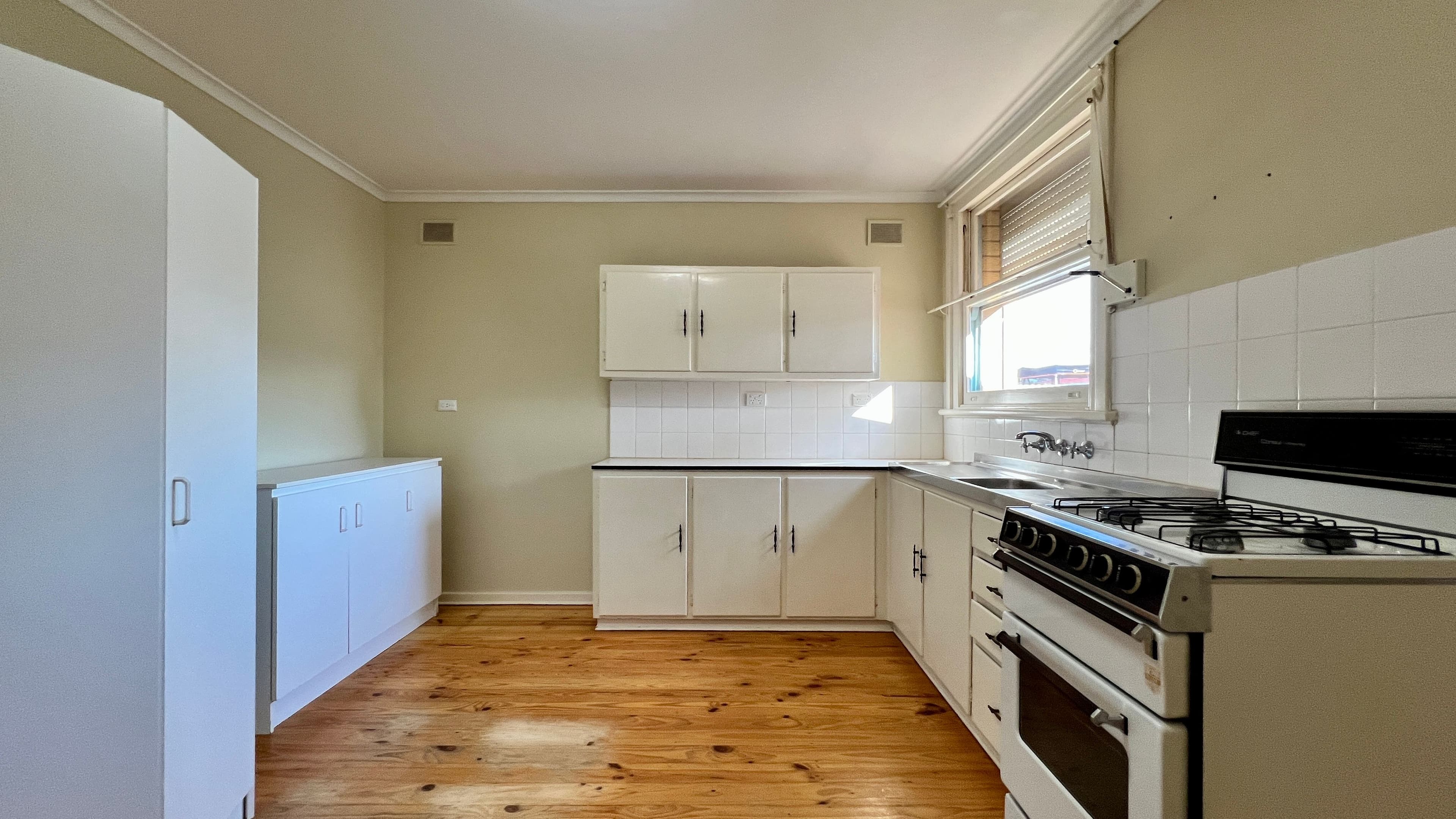24 Wainwright Street, Whyalla Stuart SA 5608, Whyalla Stuart - Thumbnail 3