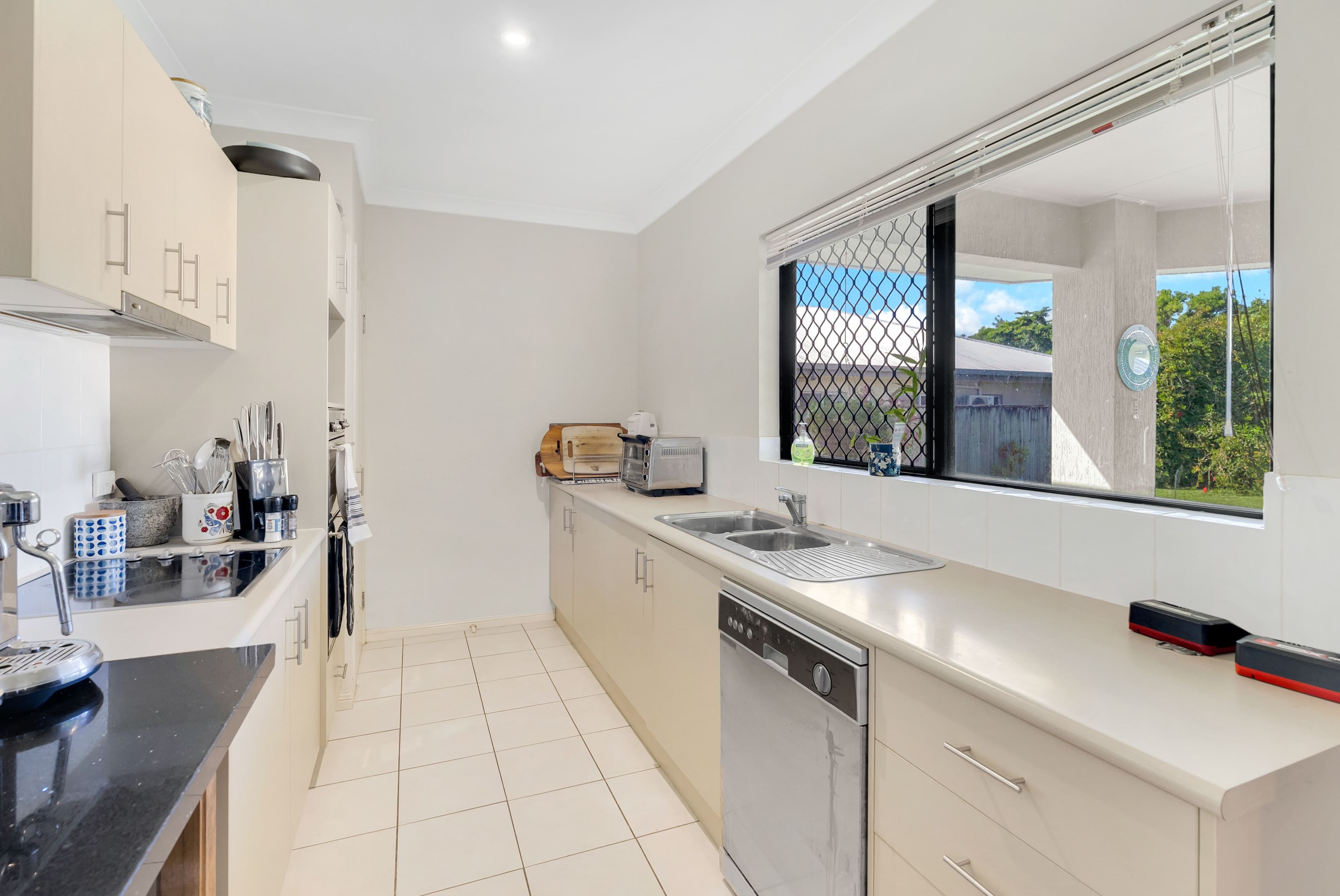 77 Roberts Drive, TRINITY BEACH QLD 4879, Trinity Beach - Thumbnail 8