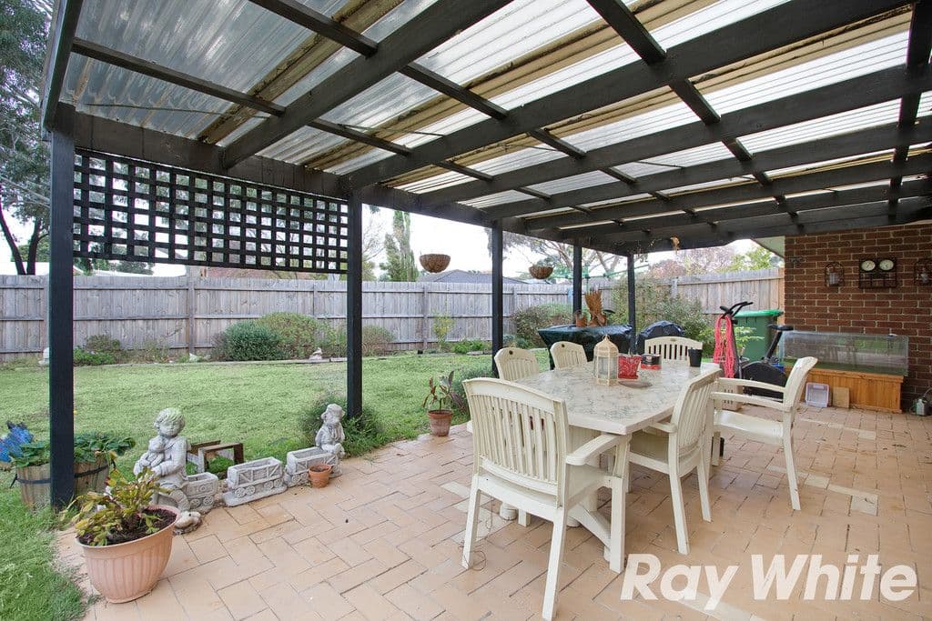 2 Broadbent Way, Pakenham VIC 3810, Pakenham - Thumbnail 2
