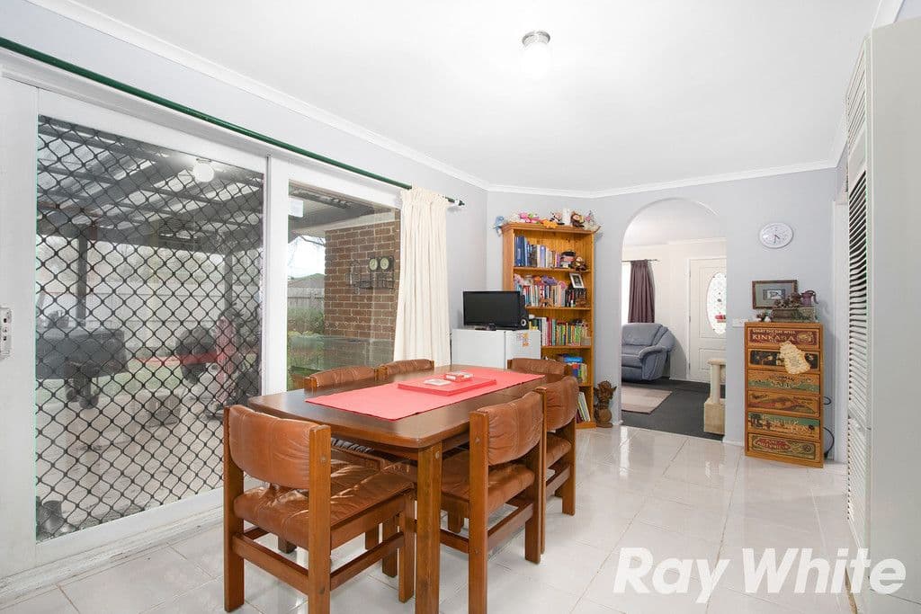 2 Broadbent Way, Pakenham VIC 3810, Pakenham - Thumbnail 4