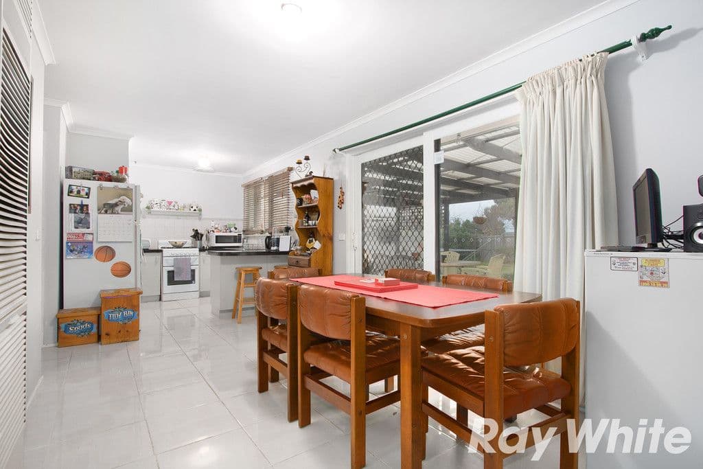 2 Broadbent Way, Pakenham VIC 3810, Pakenham - Thumbnail 6