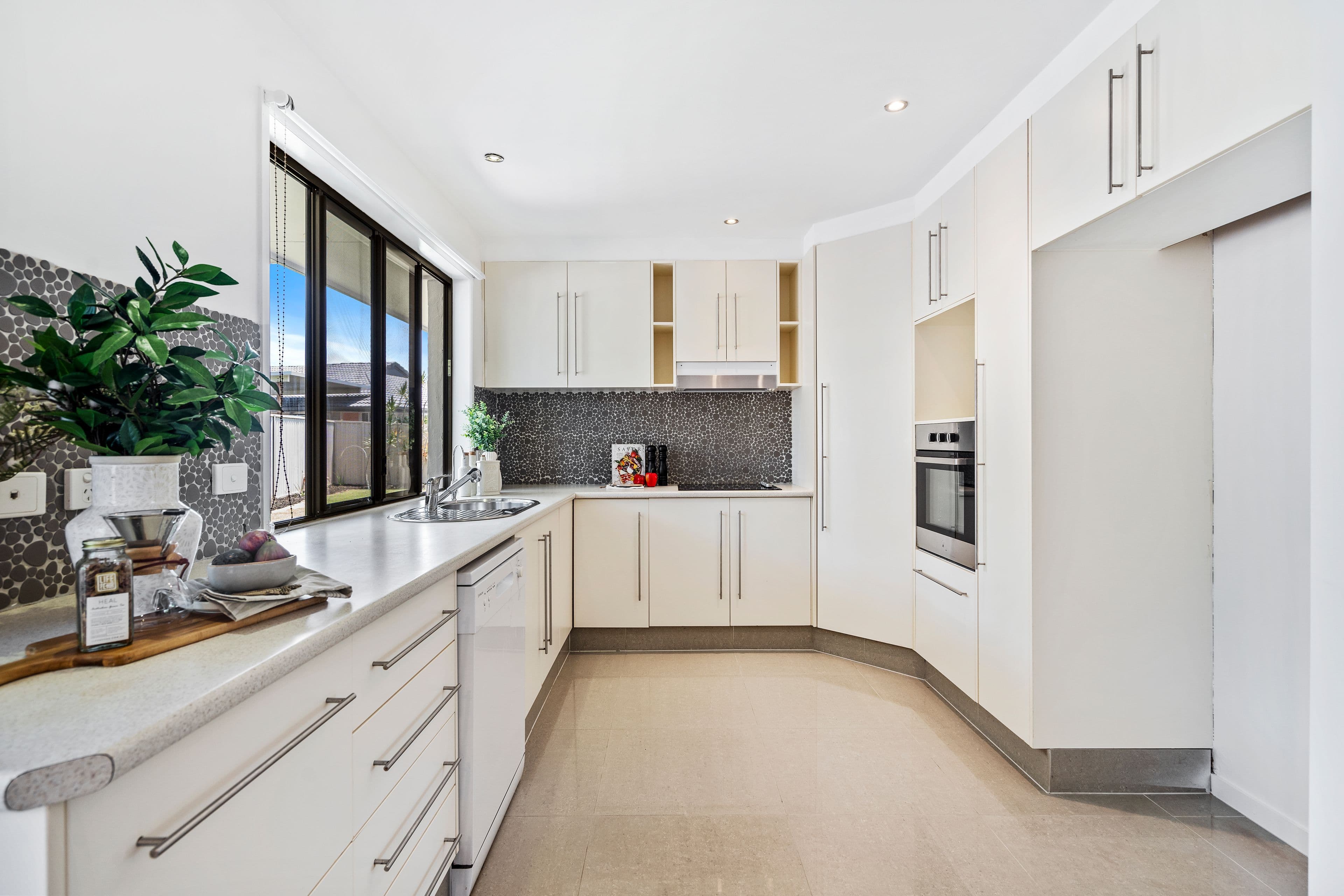 1 Tekapo Street, Broadbeach Waters QLD 4218, Broadbeach Waters - Thumbnail 5