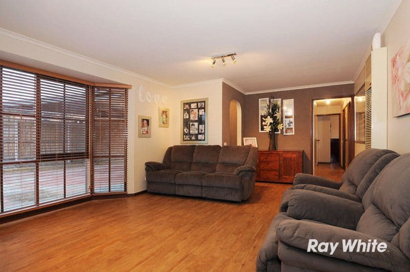 5 Joseph Banks Crescent, CRANBOURNE VIC 3977, Cranbourne - Thumbnail 3