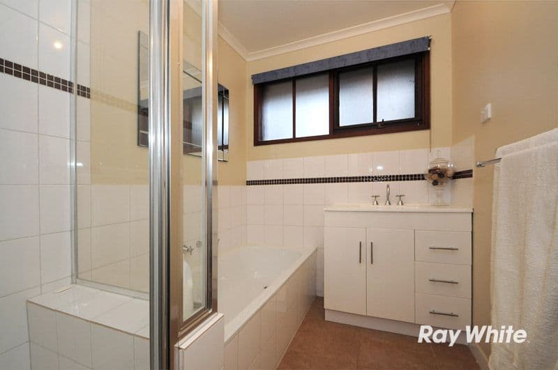 5 Joseph Banks Crescent, CRANBOURNE VIC 3977, Cranbourne - Thumbnail 7