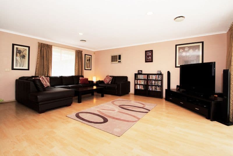 20 Hawkes Drive, MILL PARK VIC 3082, Mill Park - Thumbnail 2