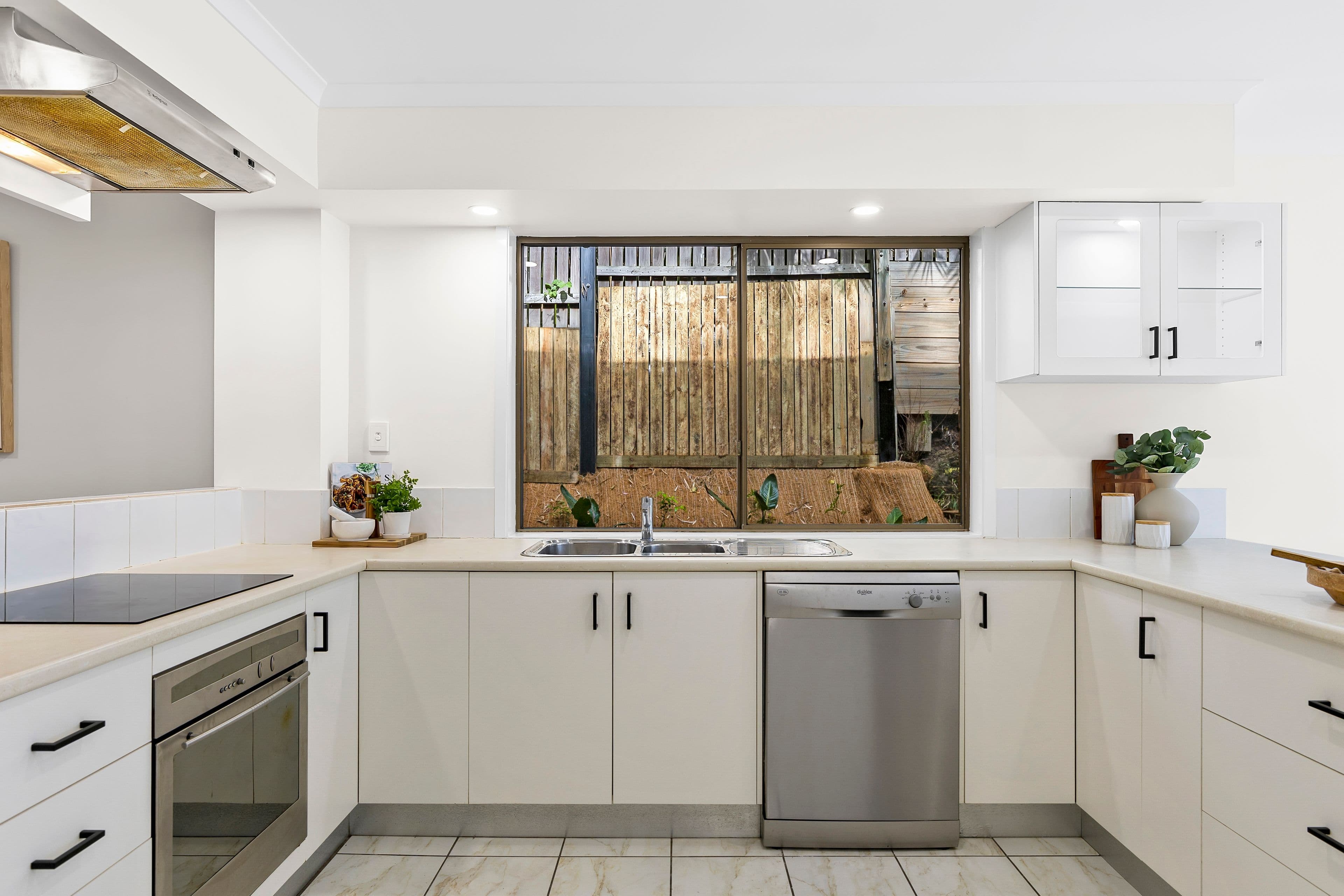 22 Tucker Street, Chapel Hill QLD 4069, Chapel Hill - Thumbnail 2