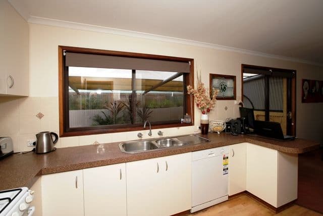 15 Crisp Drive, FLOWERDALE NSW 2650, Flowerdale - Thumbnail 2