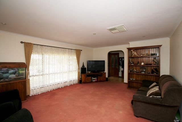 15 Crisp Drive, FLOWERDALE NSW 2650, Flowerdale - Thumbnail 5