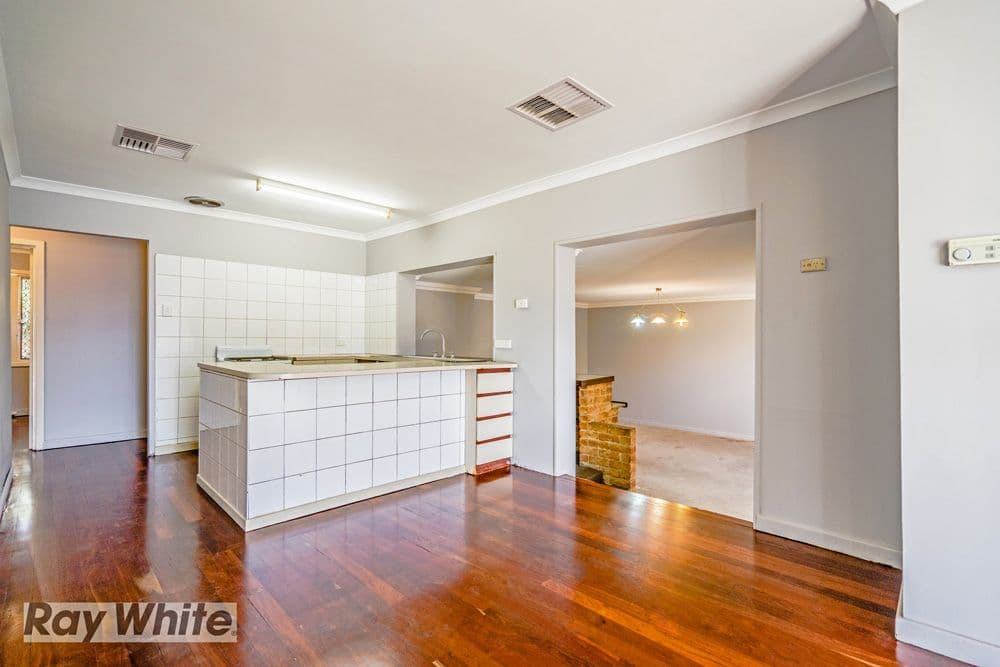 32 Calvert Way, Girrawheen WA 6064, Girrawheen - Thumbnail 3