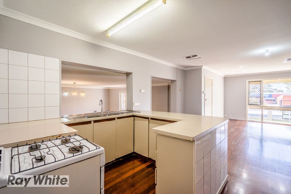32 Calvert Way, Girrawheen WA 6064, Girrawheen - Thumbnail 4