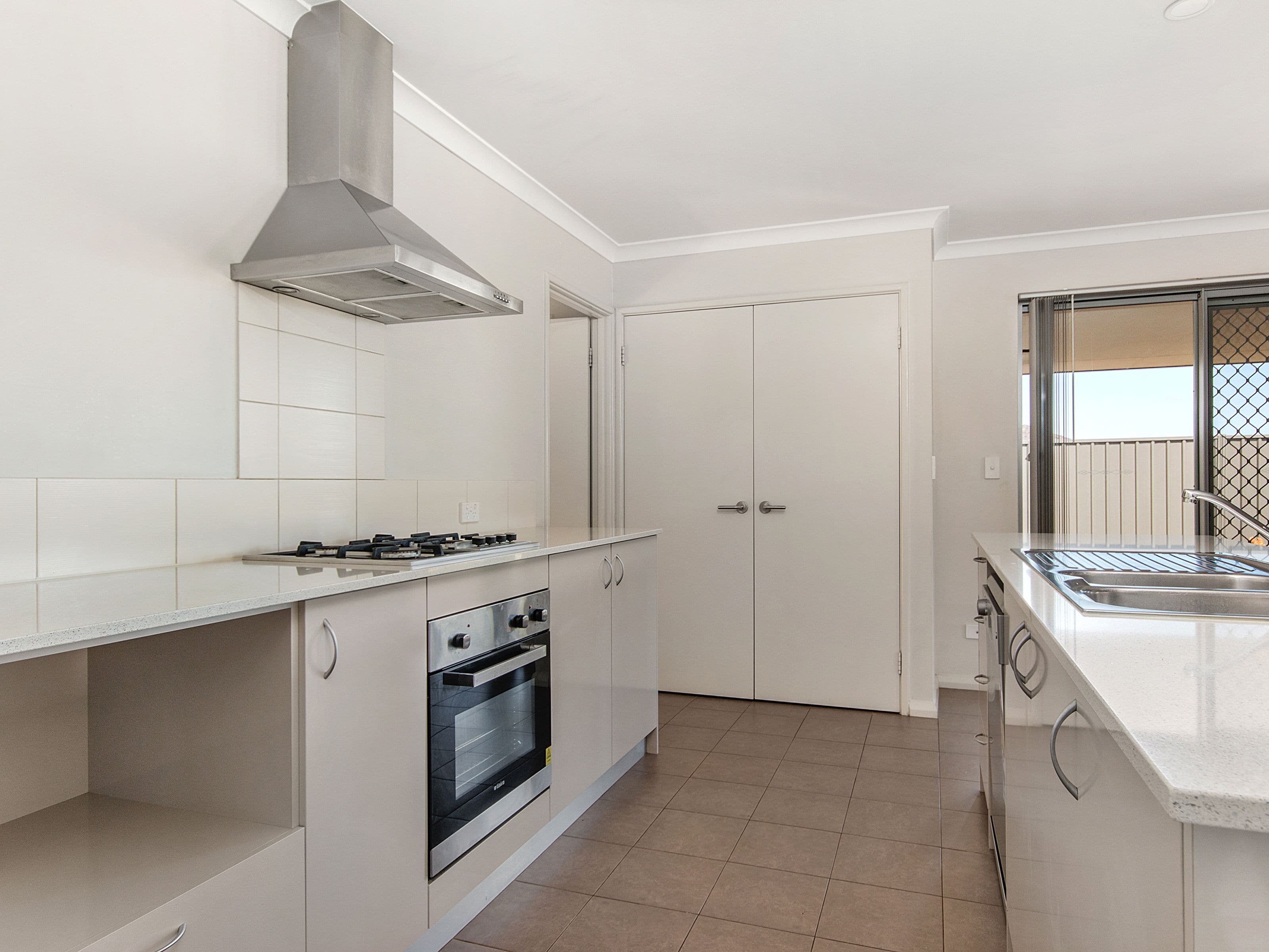 16 Kingcote Road, BALDIVIS WA 6171, Baldivis - Thumbnail 4