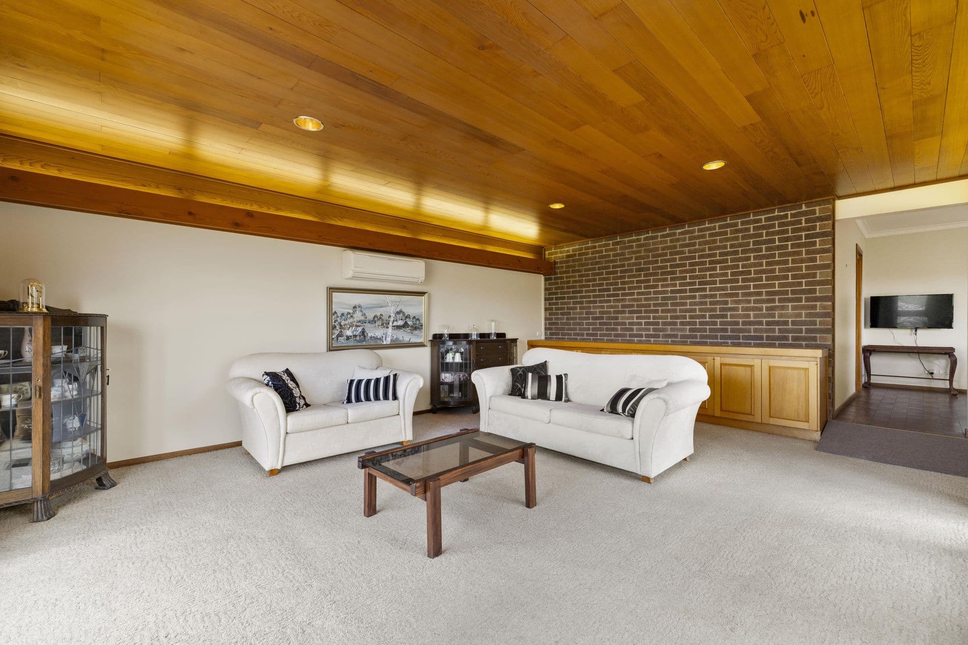 1 Oakdene Court, Mount Waverley VIC 3149, Mount Waverley - Thumbnail 3
