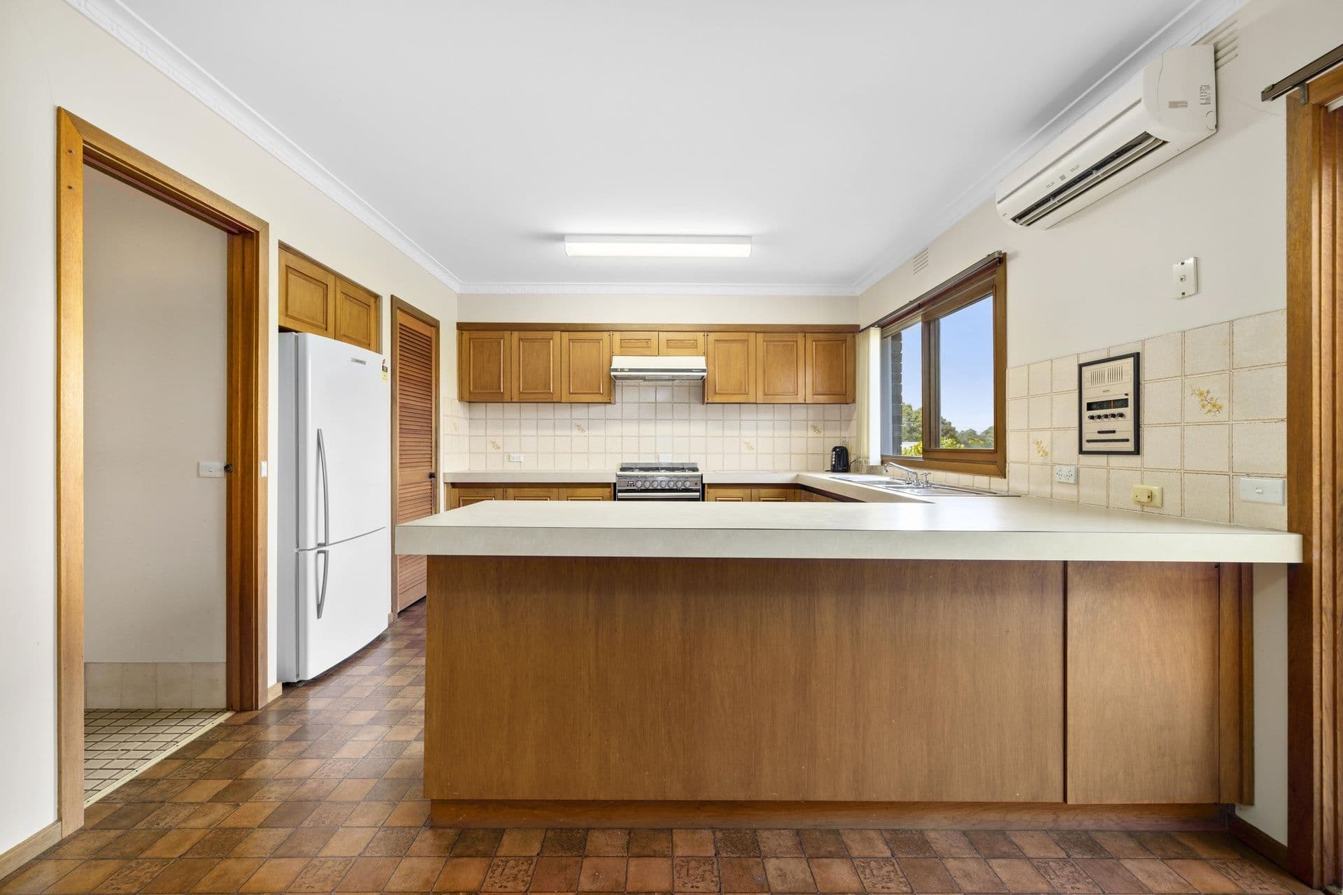 1 Oakdene Court, Mount Waverley VIC 3149, Mount Waverley - Thumbnail 4