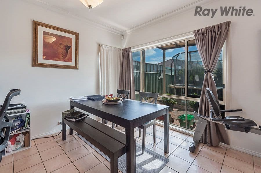 14 Windsor Gardens, Caroline Springs VIC 3023, Caroline Springs - Thumbnail 2