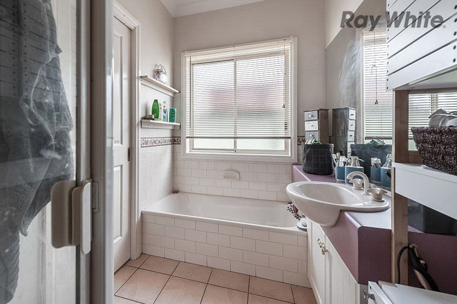 14 Windsor Gardens, Caroline Springs VIC 3023, Caroline Springs - Thumbnail 5