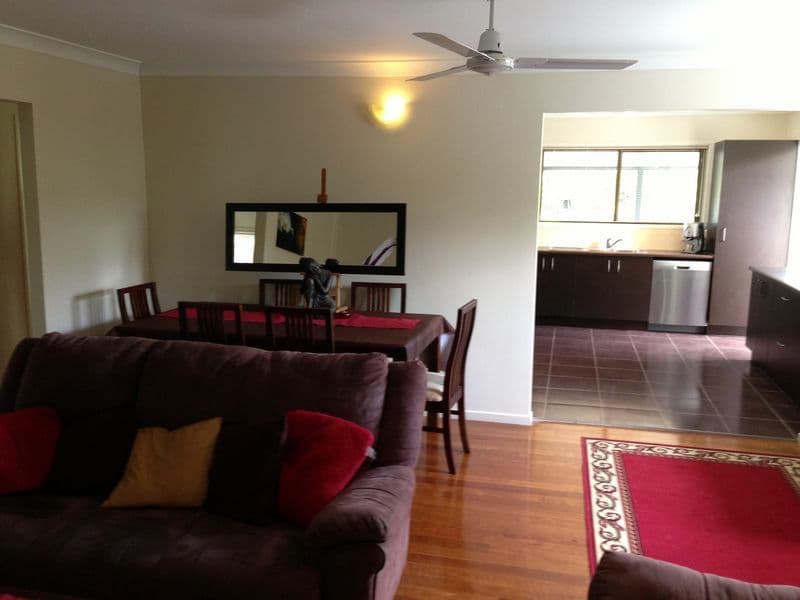 7 Dobson Drive, STRATHPINE QLD 4500, Strathpine - Thumbnail 3