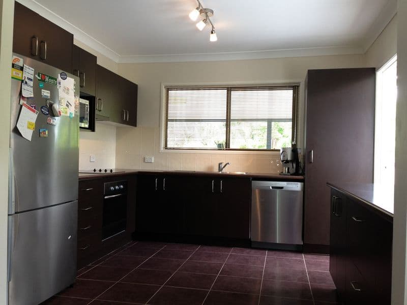 7 Dobson Drive, STRATHPINE QLD 4500, Strathpine - Thumbnail 4