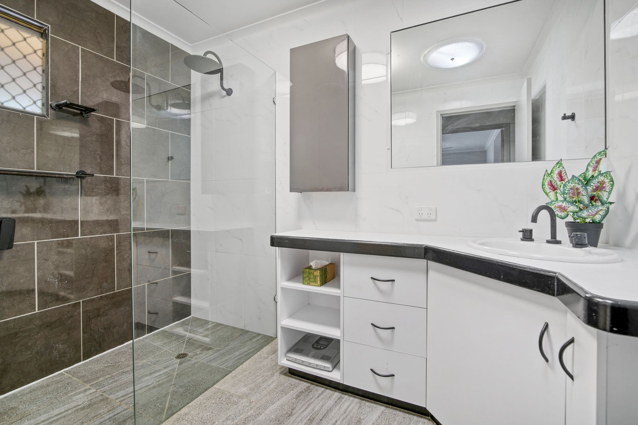 2 Burrows Street, West Gladstone QLD 4680, West Gladstone - Thumbnail 8