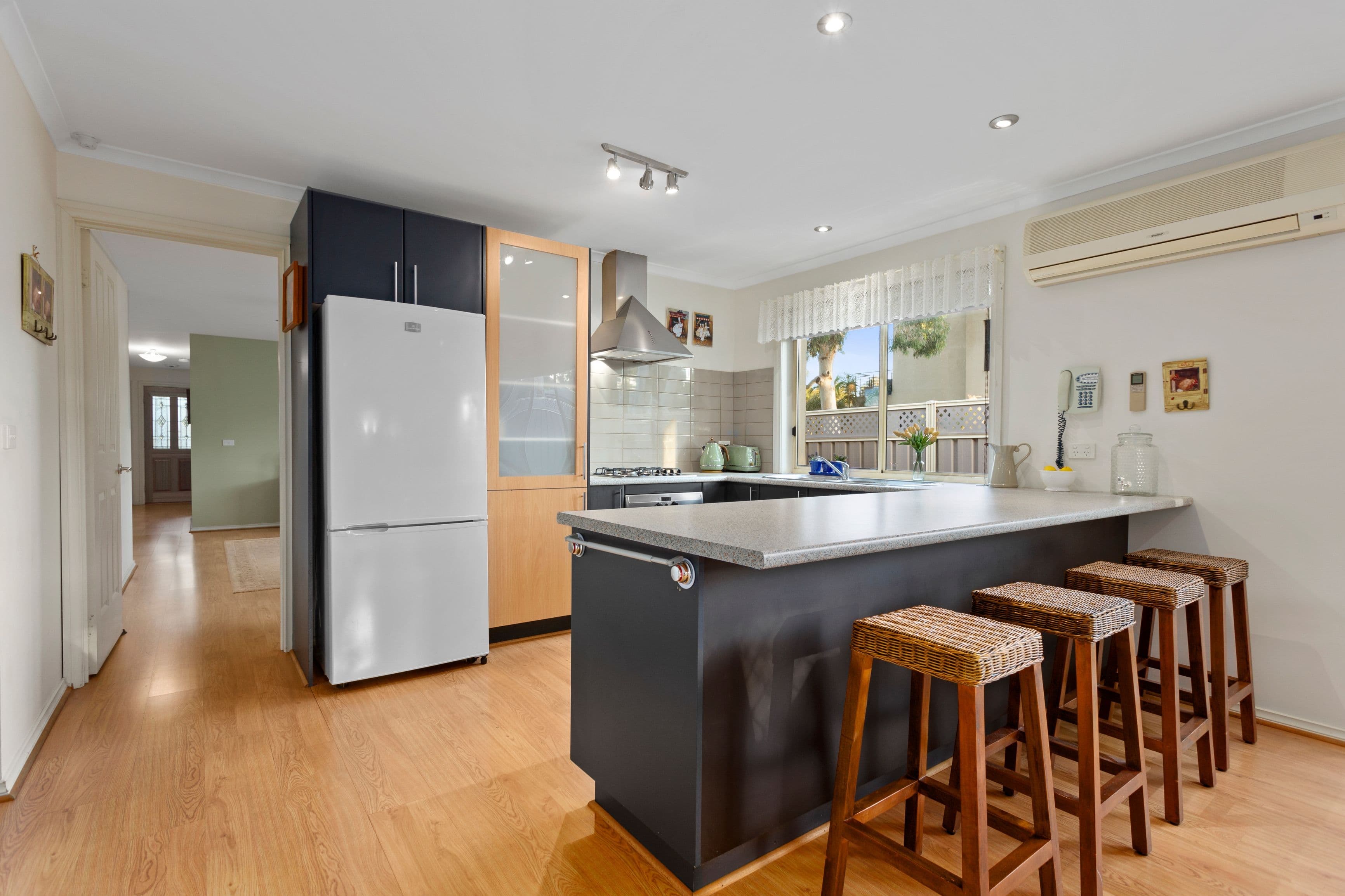 9 Bushmans Way, South Morang VIC 3752, South Morang - Thumbnail 3