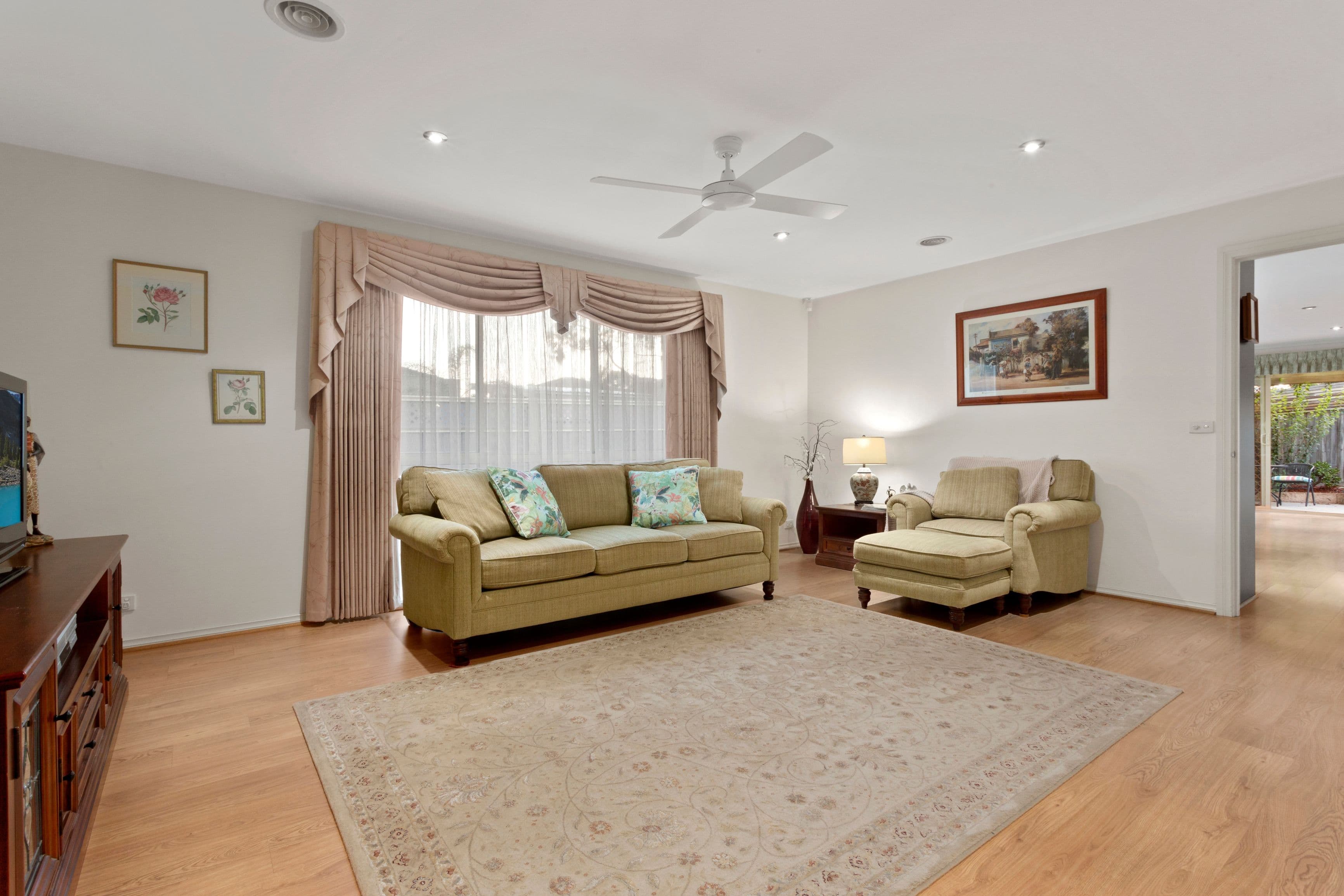 9 Bushmans Way, South Morang VIC 3752, South Morang - Thumbnail 4