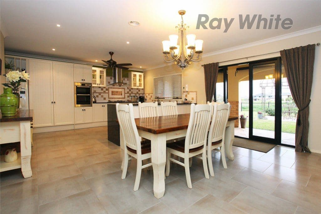 62 Vaucluse Boulevard, SANCTUARY LAKES VIC 3030, Sanctuary Lakes - Thumbnail 8