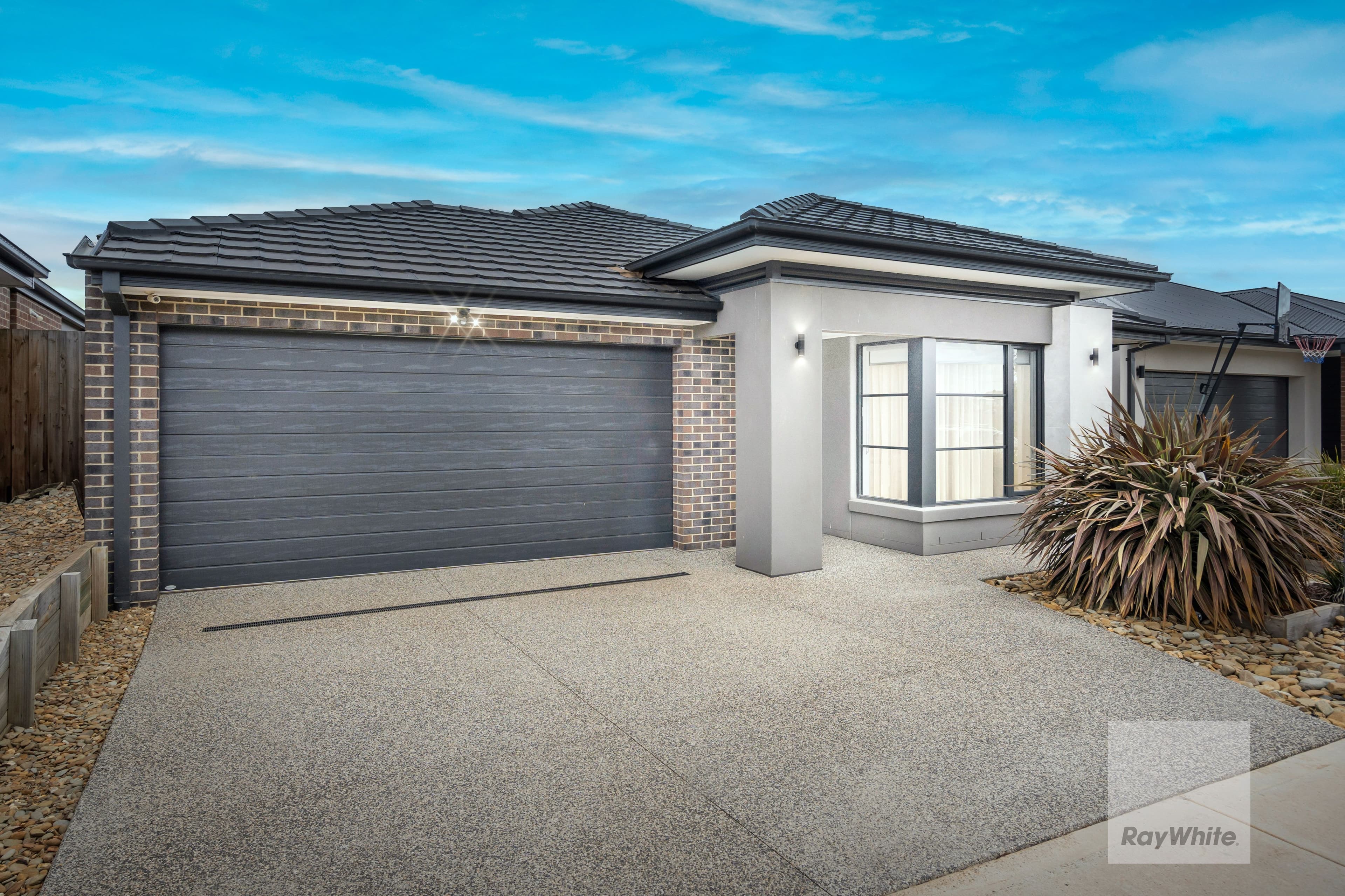 11 Dayspring Road, DEANSIDE VIC 3336, Deanside - Thumbnail 2